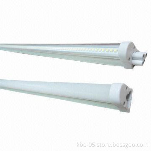 T5 Tubes with Full Length Ribbed Aluminum Heatsink, Impact Resistance and Polycarbonate Lens